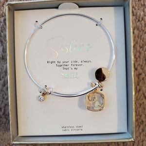 🎯 Sisters charm bracelet